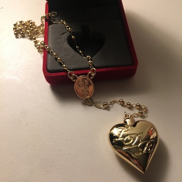 lanascherryss's tweet photo. I JUST FUCKING BOUGHT THIS I CANT EVEN TYPE https://t.co/tOxvnOxkUq