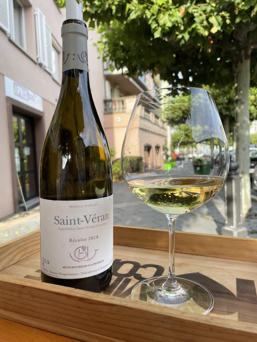 AurlienSutter's tweet photo. Quelques pépitasses en vrac, plus le temps de tweeter tellement on piccole! Mais du très beau Dompé 12 au Meursault des Comtes Lafon au firmament de ce que l’on est en droit d’attendre d’un grand bourgogne moderne! Lovin it https://t.co/5uFWgCfag3