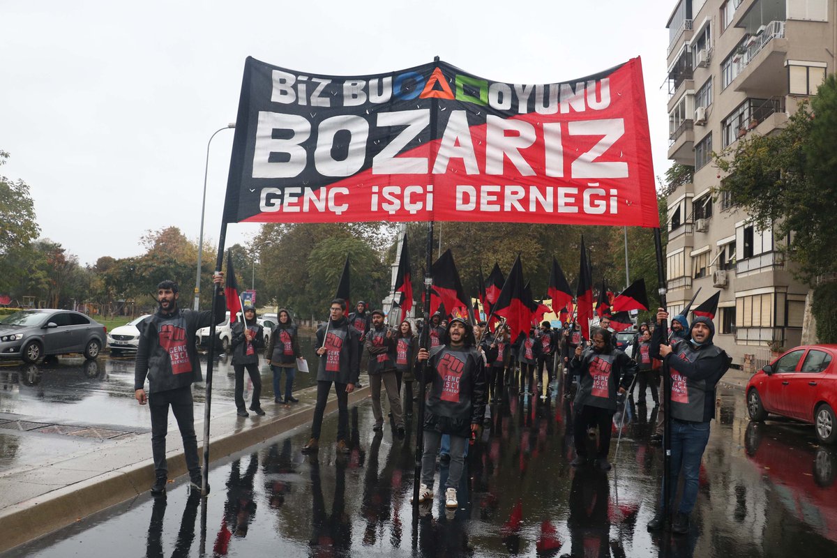genciscidernegi's tweet photo. Biz Bu Oyunu Bozarız!

Genç İşçi Derneği olarak baskıya, sömürüye, kod 29'a, ücretsiz izinlere, ödeyemediğimiz için biriken faturalara, çoğaldıkça çoğalan kiralara, bitmek bilmeyen zamlara karşı Kartal'da yapılan İşçi Mitingi'ndeydik. 

#İsciEmekciMitingi 
https://t.co/JGOvgWJKWp https://t.co/0n29M4DCNv