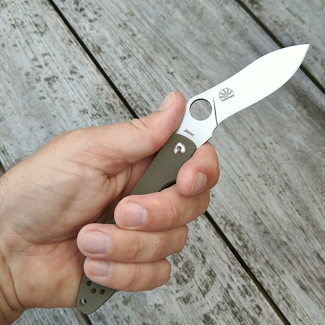 spydercollector's tweet photo. A closer look at the excellent #spyderco #edschempp folding #khukuri. Such an ergonomic joy to cut with. https://t.co/Za1j13EkDG