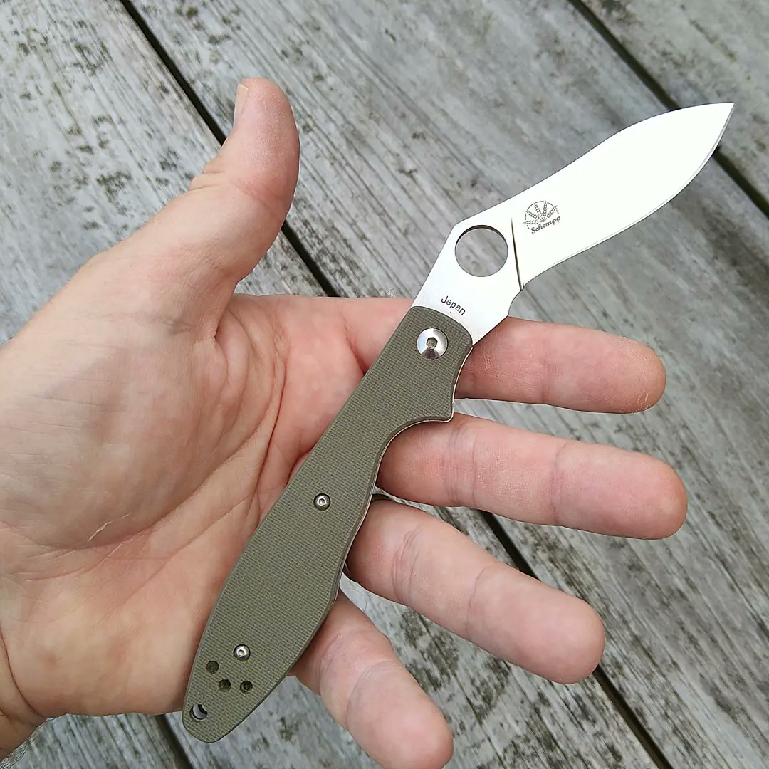 spydercollector's tweet photo. A closer look at the excellent #spyderco #edschempp folding #khukuri. Such an ergonomic joy to cut with. https://t.co/Za1j13EkDG