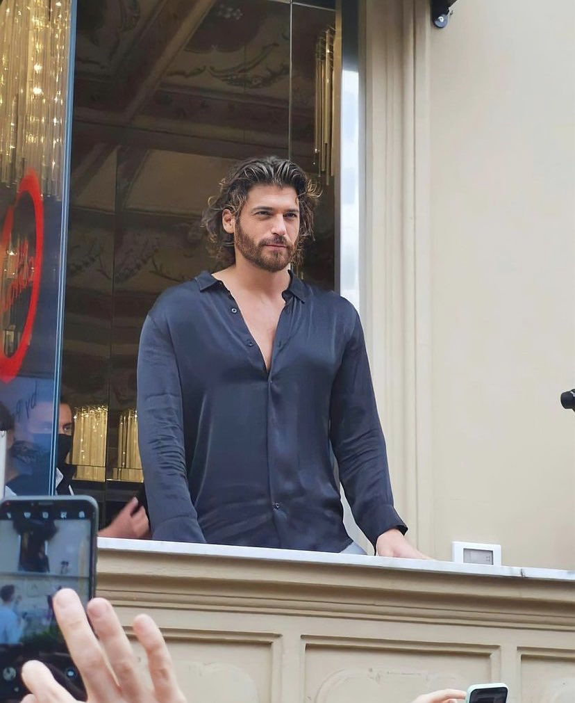 CanYamanMedia's tweet photo. 📸NEW| #CanYamanManiaTour 110K Tweets 
#CanYaman https://t.co/oR6gVnJRYv