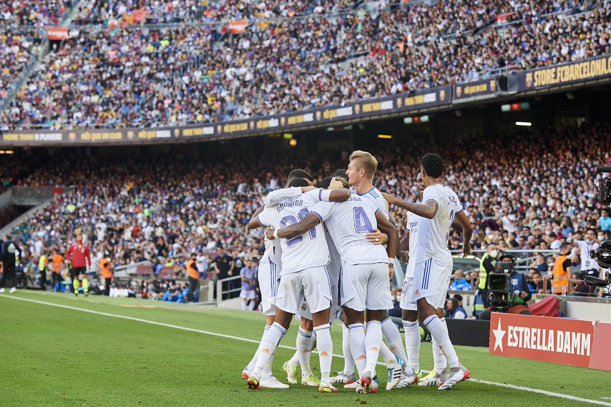 David_Alaba's tweet photo. 🤍 ¡Qué primer Clásico!
¡Fenomenal, equipo! @realmadrid https://t.co/TRhpc1T1zY