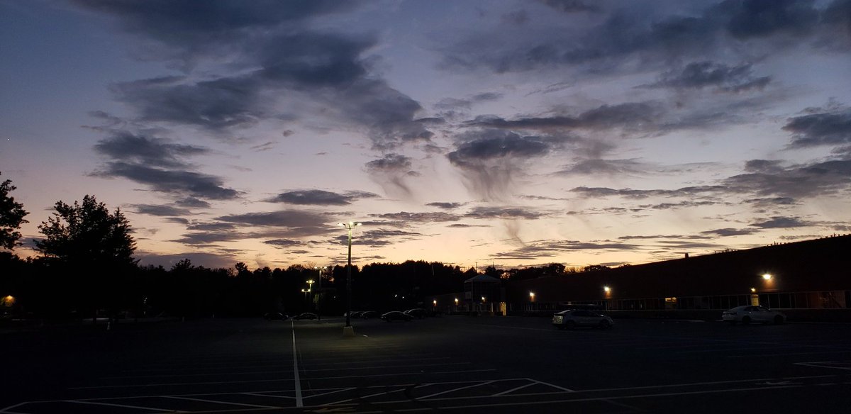 TheRealMasoud's tweet photo. #WispyClouds after work https://t.co/Pq2MlJUtFj