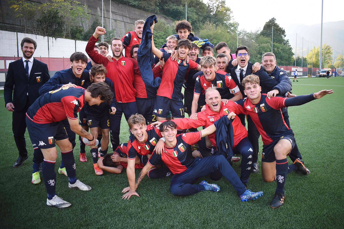 GenoaCFC's tweet photo. ❤️💙 L’Under 18 di mister #Ruotolo, con il tricolore sulle maglie, ha vinto 1-0 il derby contro la Sampdoria con il gol di #Mosole. https://t.co/CDJSlHPW3C