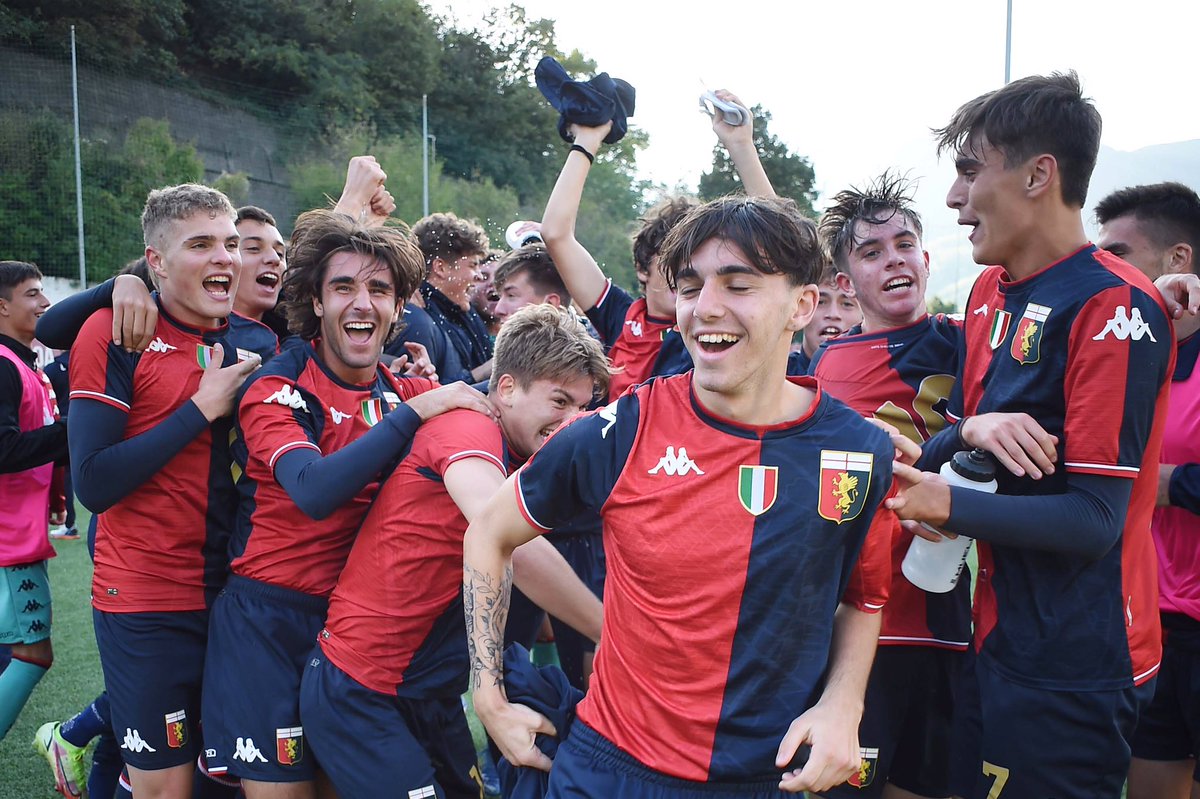 GenoaCFC's tweet photo. ❤️💙 L’Under 18 di mister #Ruotolo, con il tricolore sulle maglie, ha vinto 1-0 il derby contro la Sampdoria con il gol di #Mosole. https://t.co/CDJSlHPW3C