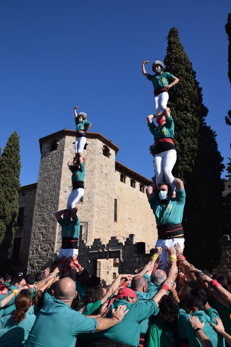 Avui hem actuat a Sant Cugat amb <a href="/gausacs/">Castellers de Sant Cugat</a> i <a href="/Verds/">Castellers de Vilafranca</a> 

2p4, 5d7, 7d7, 4d7a i 3p4 💪🏽💚