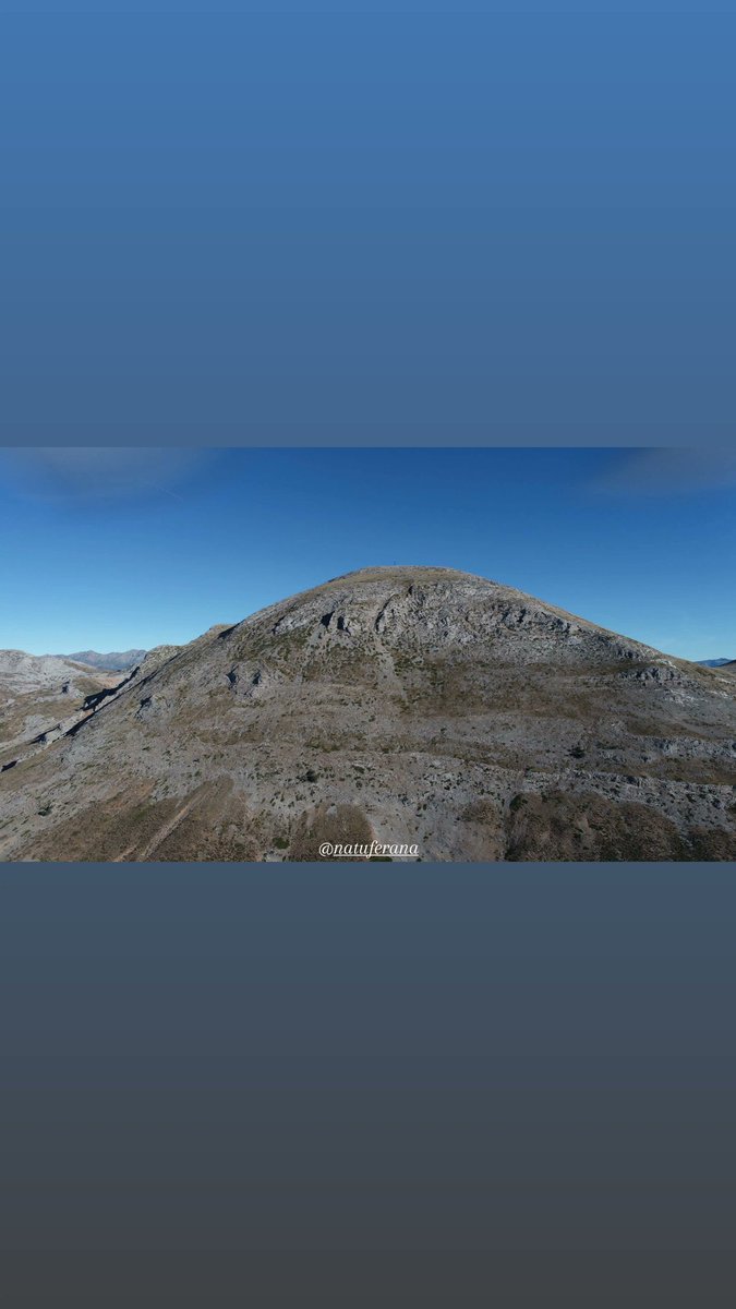 NatuFerana's tweet photo. No importa de que color sea el cielo, haces que el día se vea hermoso 

#natuferana #natural #nature #naturephotography #naturaleza_spain #naturaleza #montaña #montañapalentina #vistas #porlosaires #peñaredonda #castrejondelapeña #castillayleon #elnorte #elnortedecastilla https://t.co/0QtPDyFZr9