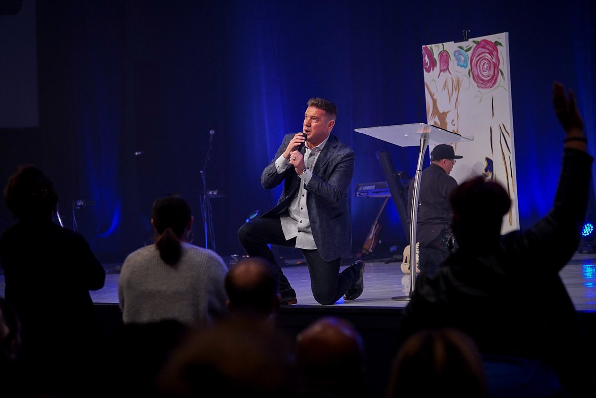 EricPetree's tweet photo. Iโm overwhelmed.
Overwhelmed by what God has done and overwhelmed by what heโs going to do through @mycitygate Forest Park and Lebanon.
Thank you to everyone who made #CitygateLaunchDay possible.
#WelcomeToMore #OneChurchTwoLocations https://t.co/TDG8y99dhD