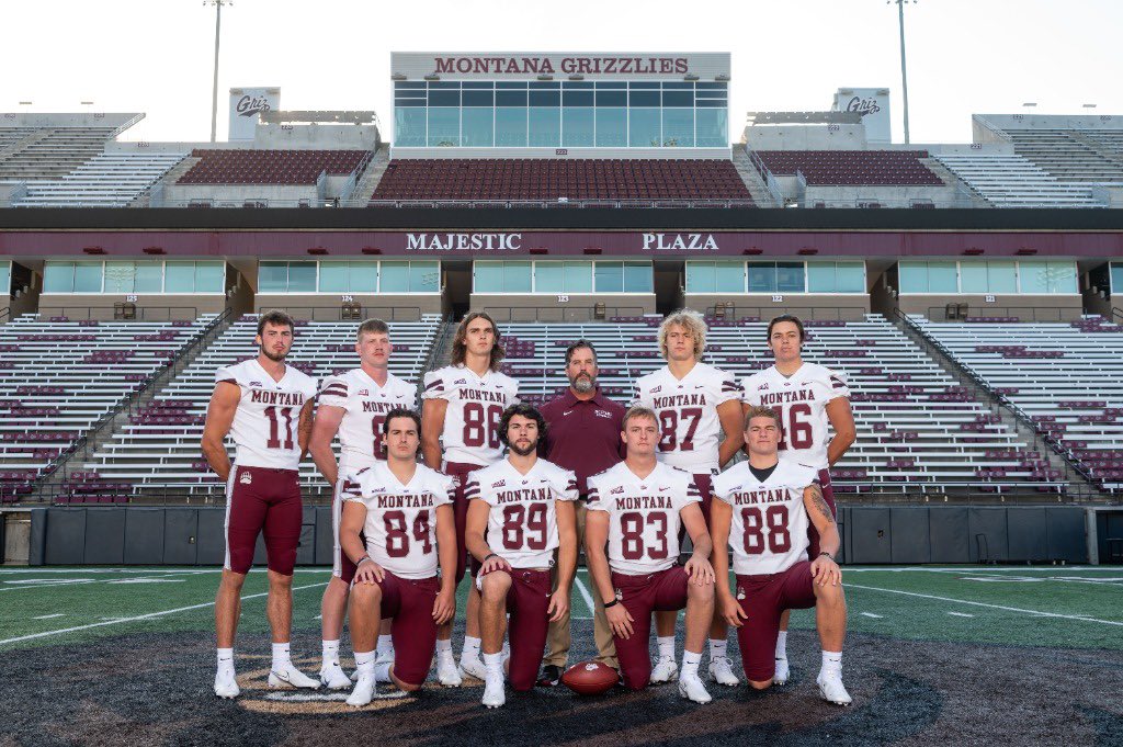 6JELWELL's tweet photo. Happy #NationalTightEndsDay from the Junction Boys ⚒ @CoachBErickson https://t.co/nZRh9IByZS