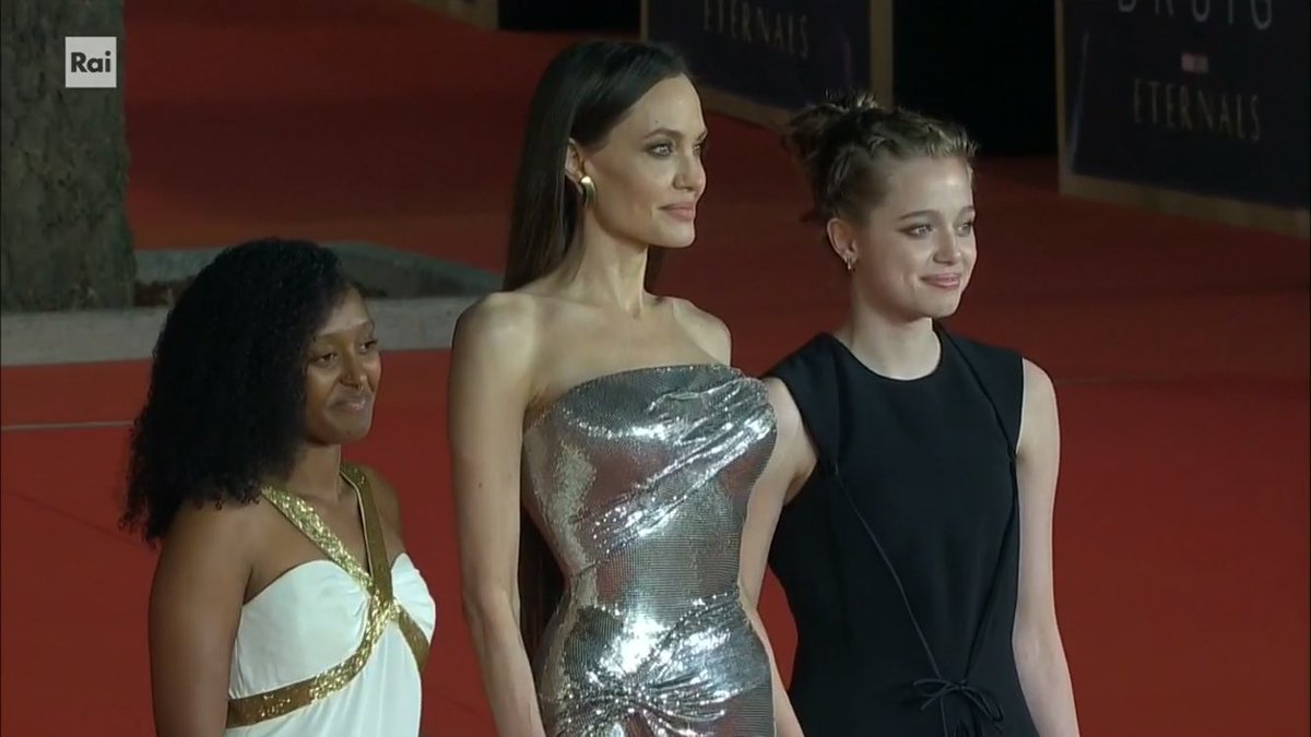 joliesgem's tweet photo. angelina jolie with daughters zahara and shiloh 🥺🥺🥺🥺 https://t.co/nhL8m880s6