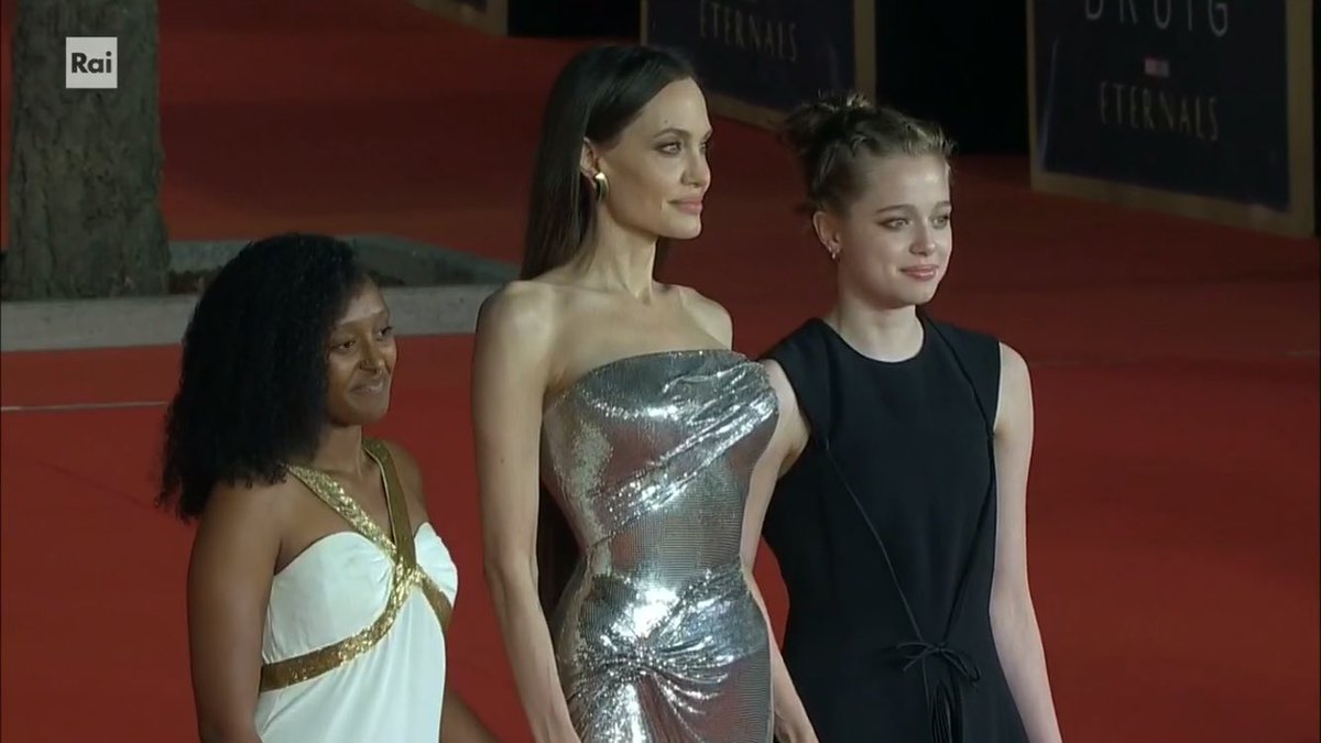 joliesgem's tweet photo. angelina jolie with daughters zahara and shiloh 🥺🥺🥺🥺 https://t.co/nhL8m880s6
