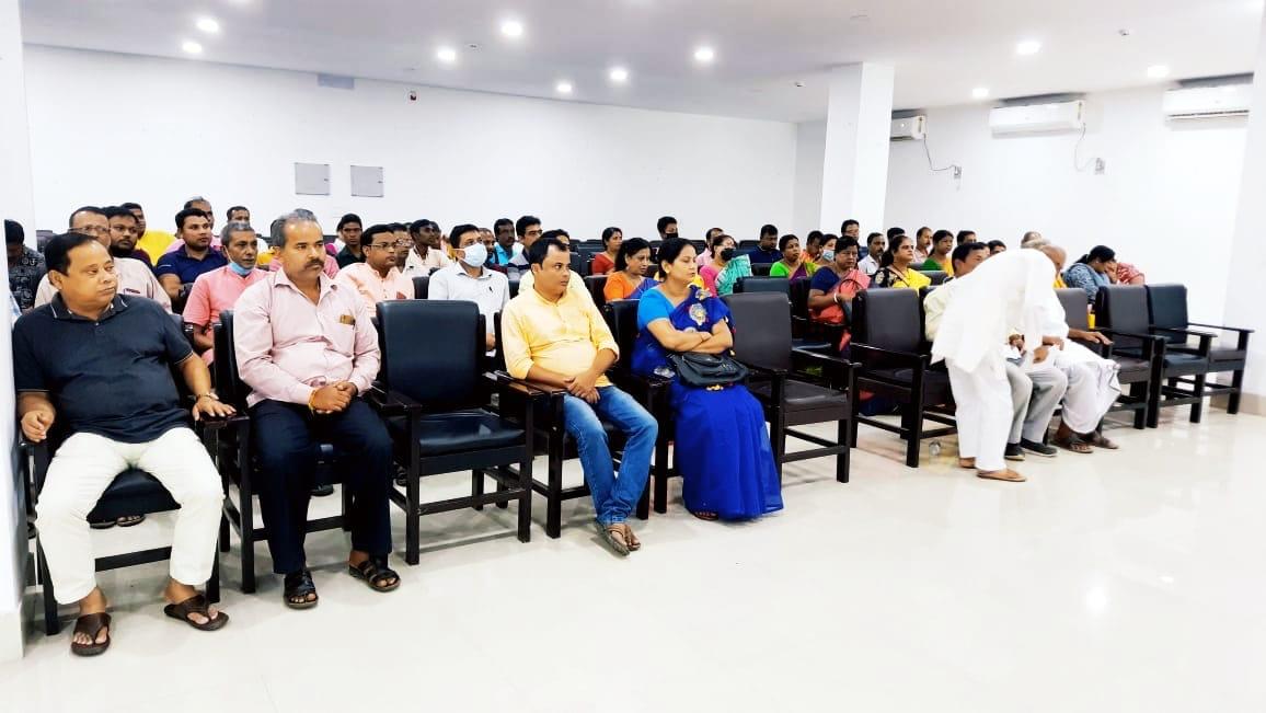 DrManikSaha2's tweet photo. Few glimpses of an organisational meeting with the Kailashar Mondal dignitaries &amp; booths president. Had detailed discussion about upcoming municipality election.
@blsanthosh https://t.co/JUsywfirXw