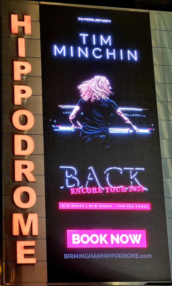 LeeMeadTimeline's tweet photo. Rounding off two brilliant @leemeadofficial #MyBandAndMe gigs with @timminchin #BackEncore on the way home. Fully expecting more brilliance. https://t.co/f8FI7msQFJ