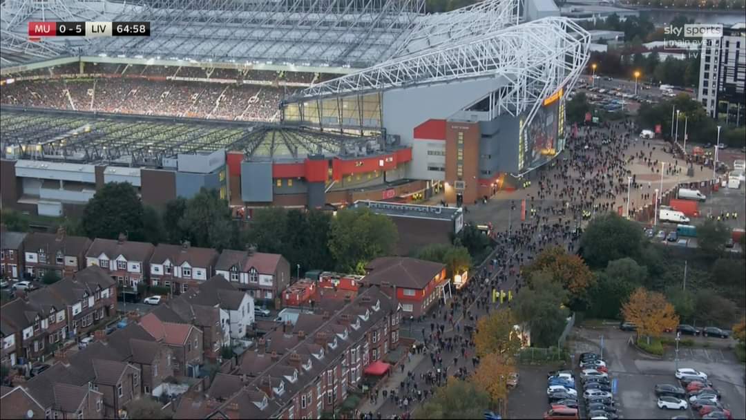 RandomAfricang1's tweet photo. I would pat money to watch man united behind the scenes today https://t.co/idbG5ZW9ie