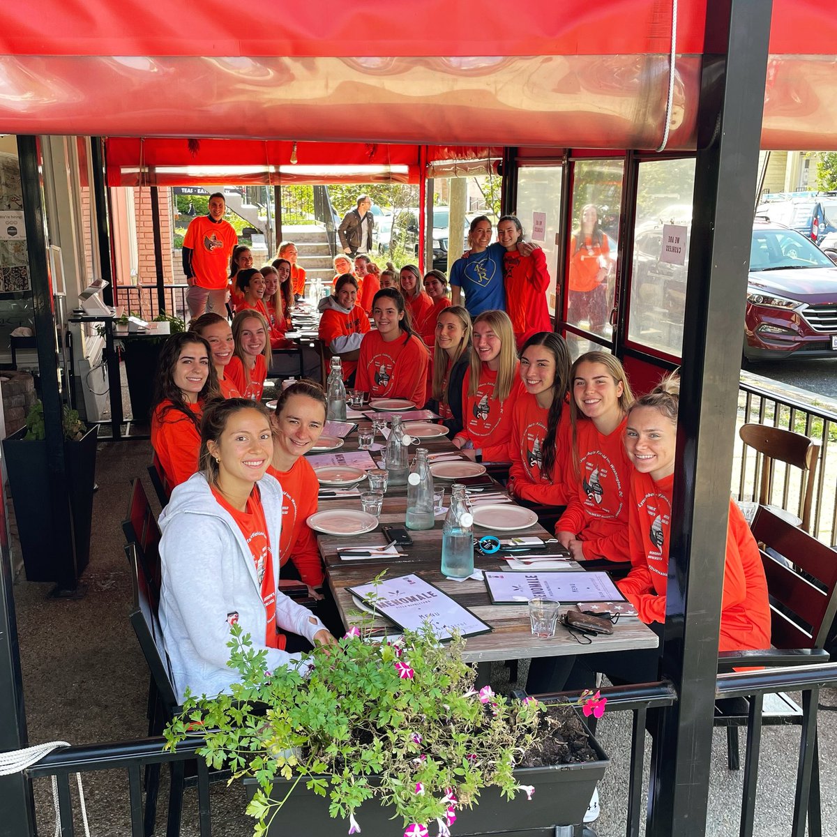CatholicU_WBB's tweet photo. & just like that the sun comes out to brighten our day. Thanks Jamie 🧡☀️Loved honoring you today. HBD! #Allin https://t.co/ZxO4OdM8Tr