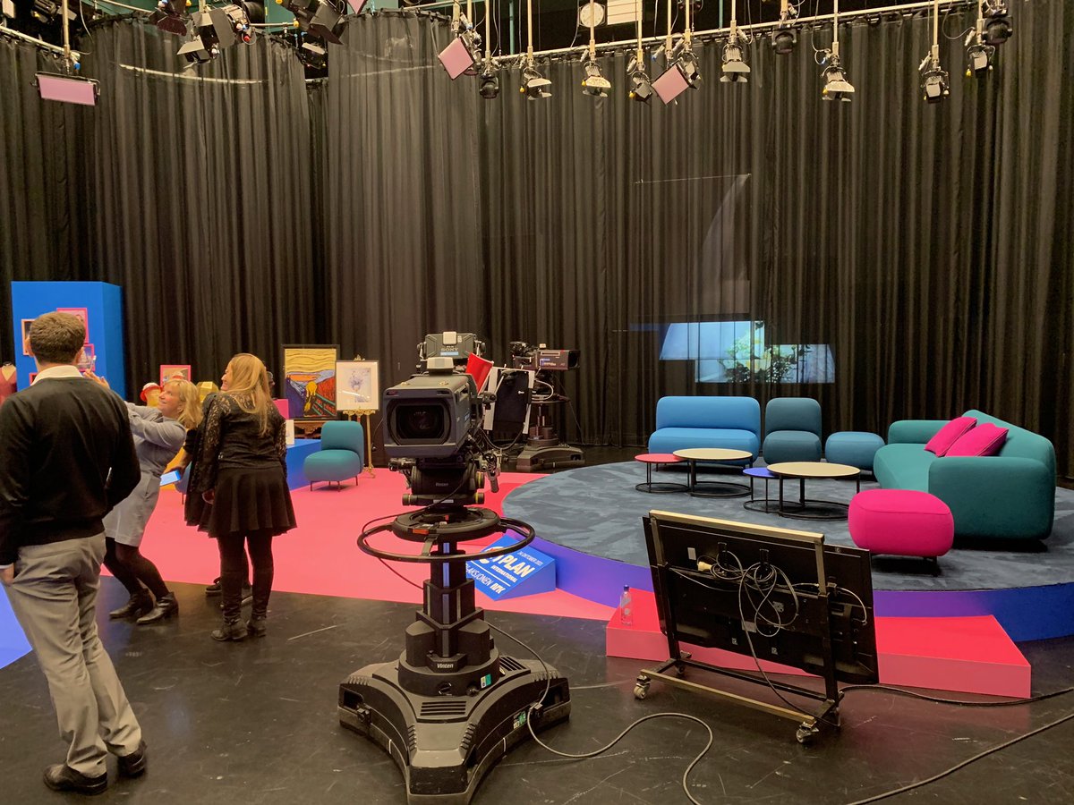 Per Arne Hoff og gode Telenor-kolleger er klare på Marienlyst for å sikre at alle som ringer givertelefonen 822 08 008 under kveldens TV-aksjon «Barn, ikke brud» kommer igjennom. Telenor har også ansvaret for hjelpetelefon 02025 #tvaksjonen2021