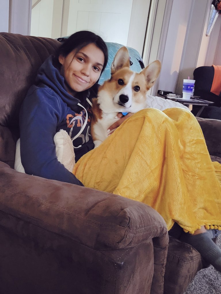 0xFynlee's tweet photo. Sister came home from college this weekend! She missed me, so I snuggled her while we watched football. https://t.co/LNOB73lV4w