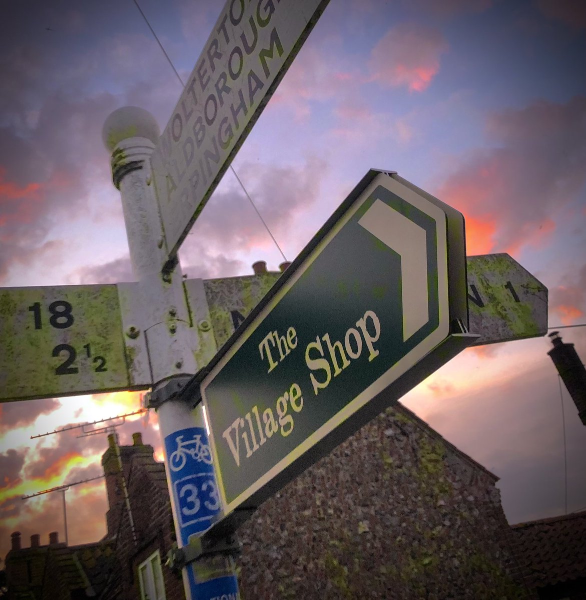 ItteringhamShop's tweet photo. A worry for some tonight as a well known major supermarket brand finds it’s online system down.Instead why not come over and shop locally, in ‘real time’ in our rural community run village shop. It’s a happy stress free experience! #shoplocal @PlunkettFoundat #norfolk https://t.co/76tZERy52j
