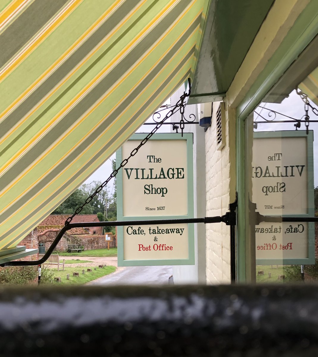 ItteringhamShop's tweet photo. A worry for some tonight as a well known major supermarket brand finds it’s online system down.Instead why not come over and shop locally, in ‘real time’ in our rural community run village shop. It’s a happy stress free experience! #shoplocal @PlunkettFoundat #norfolk https://t.co/76tZERy52j