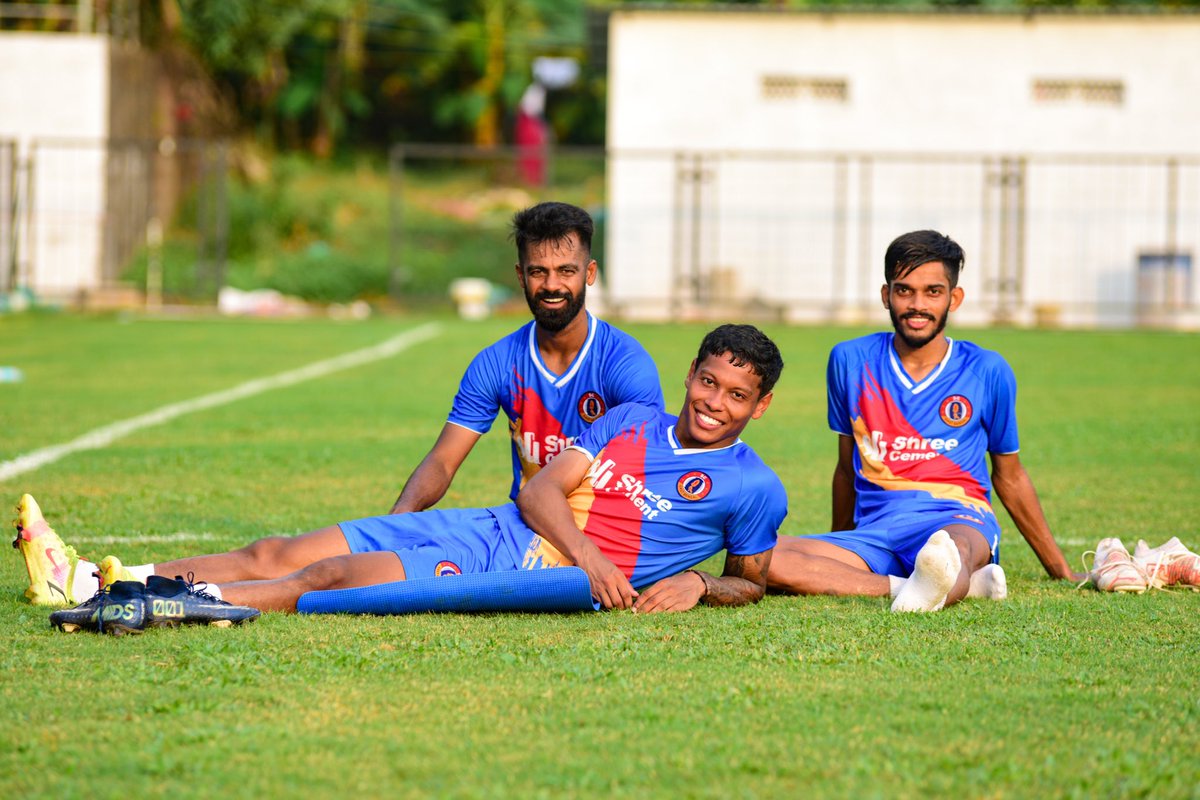 eastbengal_fc's tweet photo. 𝙎𝙪𝙣𝙙𝙖𝙮!

#SCEBPreSeason #JoyEastBengal #WeAreSCEB 🔴🟡 https://t.co/Ey81OFAtMi