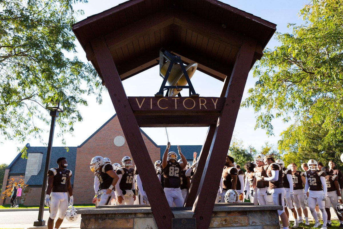 valpoathletics's tweet photo. Now THAT was our kind of Saturday. 

✅ @valpoufootball win
✅ @VU_VB win
✅ @ValpoWSO win 

#GoValpo | #WeAreBeacons https://t.co/3x6Vzbe7Ns
