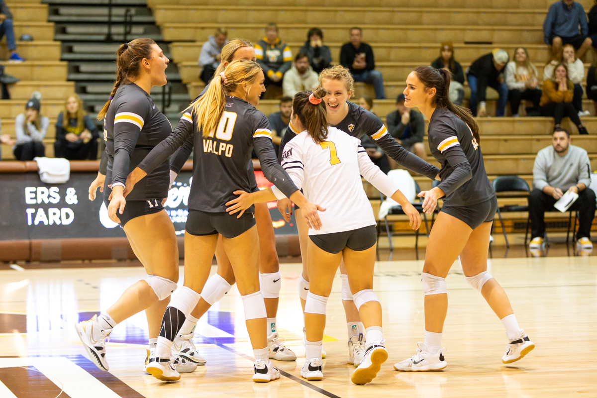 valpoathletics's tweet photo. Now THAT was our kind of Saturday. 

✅ @valpoufootball win
✅ @VU_VB win
✅ @ValpoWSO win 

#GoValpo | #WeAreBeacons https://t.co/3x6Vzbe7Ns