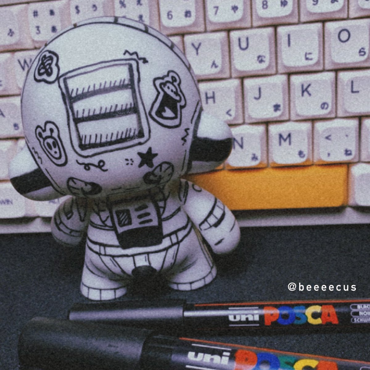 beeeecus's tweet photo. [ Munny 10cm | B &amp; W POSCA // XX ]

First time drawing munny fugure, still need some gloss coating 🖤

#selflove #astronaut #alien #spacesuit #space #spaceman #XX #stickers #munny #figure #DIY #beecus #blackandwhite #illustration #arts #doodle #drawing  #design https://t.co/kU0gguw7yZ