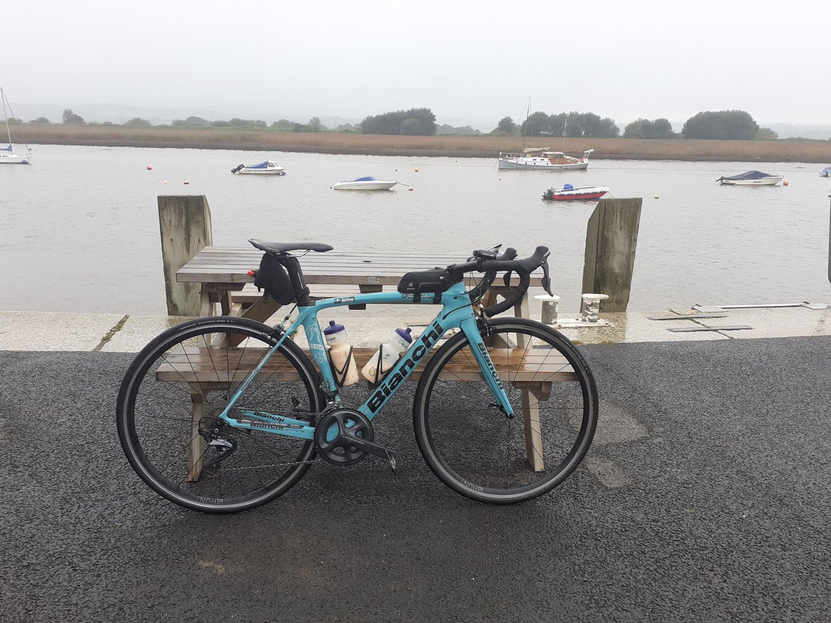 CB_cycles's tweet image. Out testing my @LeColUK pro aqua zero jersey to the max 💧 When I decide to take refuge from the deluge at the Bridge Inn at Topsham the sun comes out ☀️ Time to set off home again and dry out 💦 #ukcyclechat #cycling #lecol