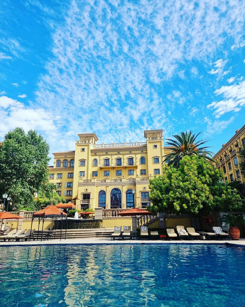 GildaVanS's tweet photo. "We all belong to South Africa, and South Africa belongs to us all." - Oliver Tambo
#visitsouthafrica #shotleft #southafrica #meetsouthsouthafrica #palazzohotel https://t.co/ezJsdMHexJ https://t.co/nWRXCXDDdd
