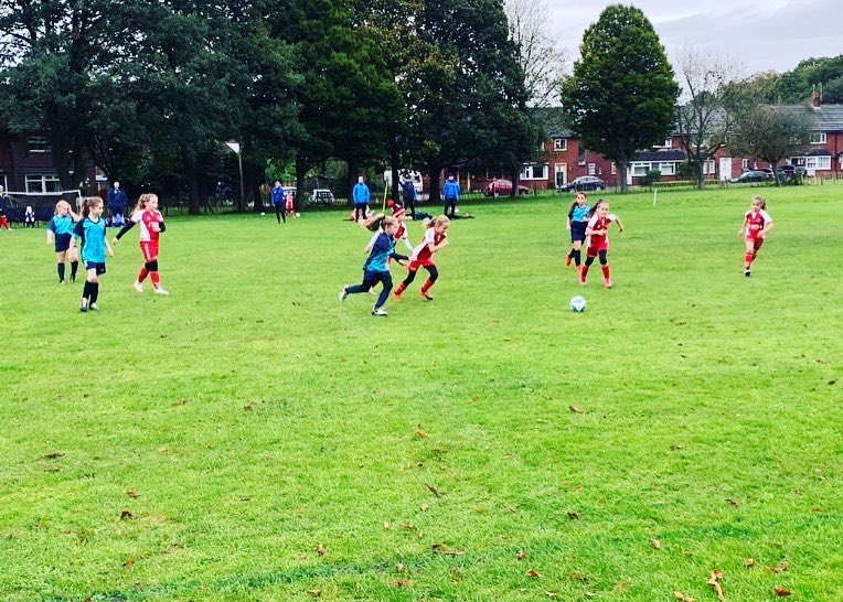 h3lenparky's tweet photo. Another fantastic performance from the girls this morning, Emeli scoring the opening goal. Love these girls 💙 @lancon_girls #neverfollow #proudmum https://t.co/lsMPkj4bq8