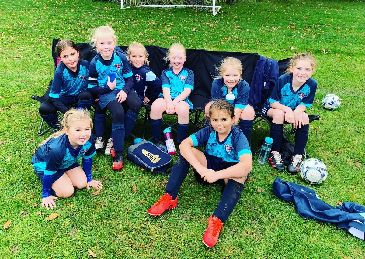 h3lenparky's tweet photo. Another fantastic performance from the girls this morning, Emeli scoring the opening goal. Love these girls 💙 @lancon_girls #neverfollow #proudmum https://t.co/lsMPkj4bq8