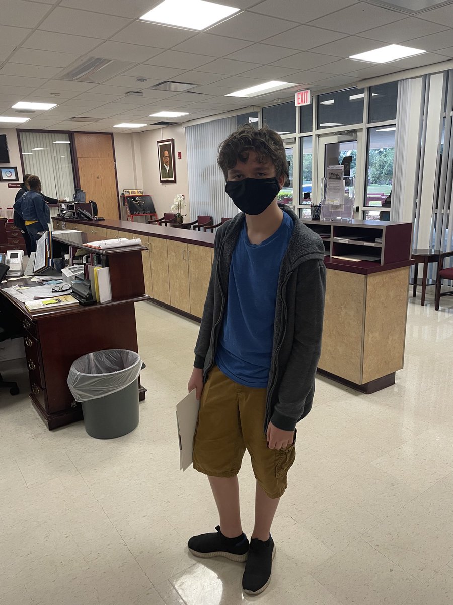 MiddletonSTEM's tweet image. Another Great Shadow day 🤗 in “The Land of the Tigers” 🐾 Tigers enjoyed students from @StewartMagnet @WalkerMiddleIB visiting us today. #chooseMiddleton 🐅 #Biomedical #ComputerGameDesign #CyberSecurity #Engineering @HillsboroughSch @SDHCMagnet
