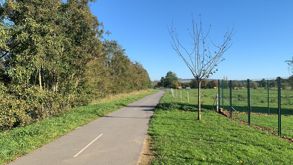 patrick_fostier's tweet photo. Dans les #ardennes, c’est (presque) tout le temps comme ça 👍
Le long de la Meuse, près de #Flize, #euroveloroute19 #tourisme @08metropole @CS_Tourism @doc_ADT_08 @TourismArdennes https://t.co/OWiddrIvVl