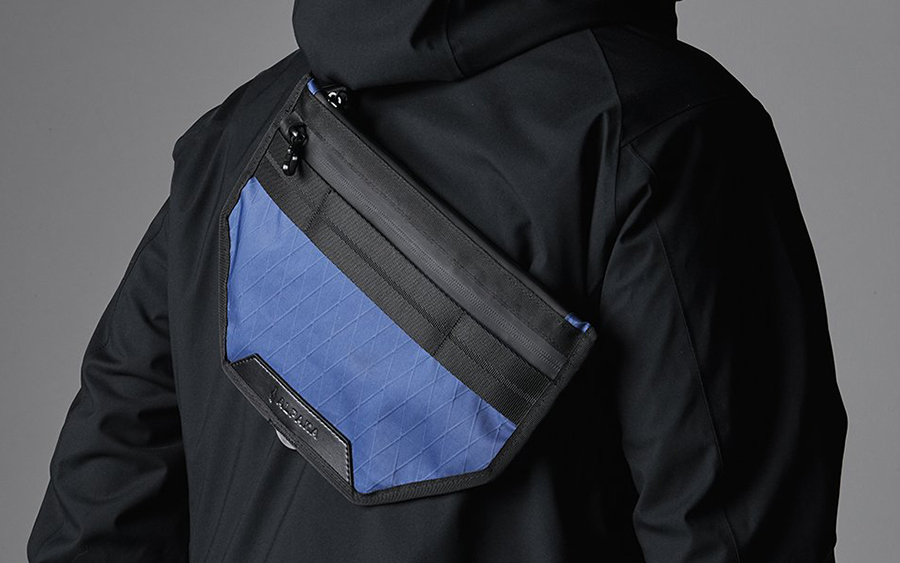 Built from VX21 X-Pac, a multi-layer technical fabric with water, abrasion, tear, puncture, and even UV resistance, <a href="/AlpakaGear/">ALPAKA</a>’s Atom X Sling offers an innovative design with top of the line construction and a slick new limited edition colorway, to boot.
everydaycarry.com/posts/43654/al…