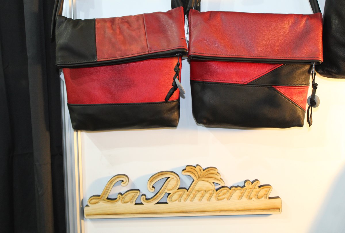 recintoferialtf's tweet photo. #CREATECA - #FeriadelaModadeTenerife
El taller La Palmerita inició su andadura hace unos 20 años en la isla de La Palma. Su creadora, costurera y modista se ha especializado en bolsos de mujer con un diseño propio muy original y exclusivo. https://t.co/iAxVLlEFeR