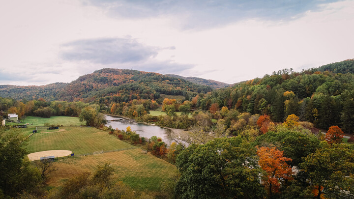VTLawSchool's tweet photo. The #WhiteRiver running behind campus. #VLScapes #FallFoliage #ThisIsVLS #VTLawSchool #Vermont https://t.co/uQjSsCl6OJ