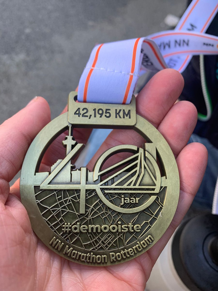 Wauw! Geweldig! Wat een prestatie! 

Gefeliciteerd collega @VickyMaeijer met het lopen van de #marathonrotterdam!

👍👍👍

#HuldeVoorVicky