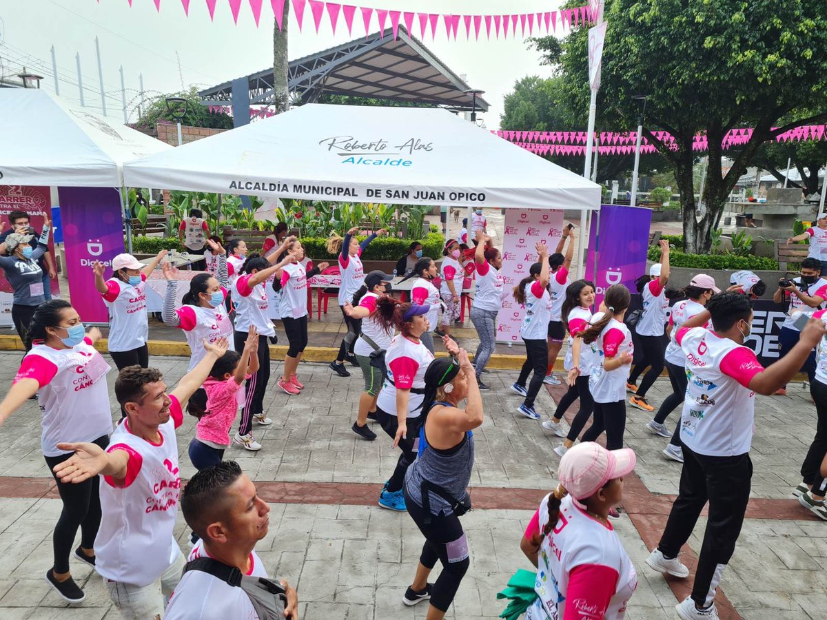 AlemanMarcelo's tweet photo. En @digicel_sv estamos muy orgullosos de ser parte activa en la lucha contra el Cáncer #elcolordelalucha #juntosesmejor https://t.co/KpTcQisD7Z