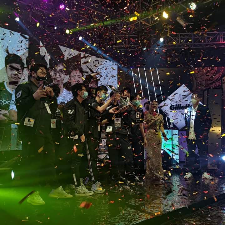 rockybacungan_'s tweet photo. MPL PH Back to Back Champions! 🏆🥇
Well-deserved! Huge respect!! 🤞🏻🖤
#CrownProtected #BLCKMagic
#BreakTheCode #B2BChamps
#UltimateBondingExperience
#M3WorldChampionshipPHRep. 🇵🇭 https://t.co/GYYqCW8Wlr