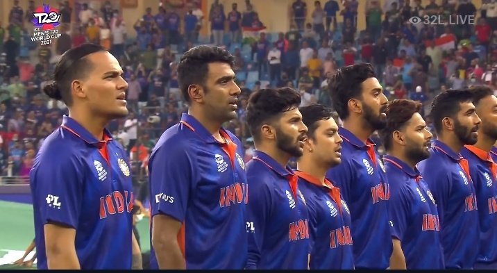 ImTanujSingh's tweet photo. Team India in National Anthem time. https://t.co/KIVFcqUaLY