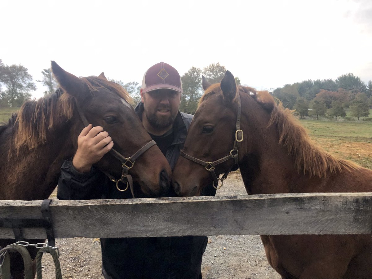 browch05's tweet photo. My little buddies #HolyBoss #LongRiver #MdBred #Weanlings (@louismerryman @AnchorHopeFarm) https://t.co/xcqLPYTuY6