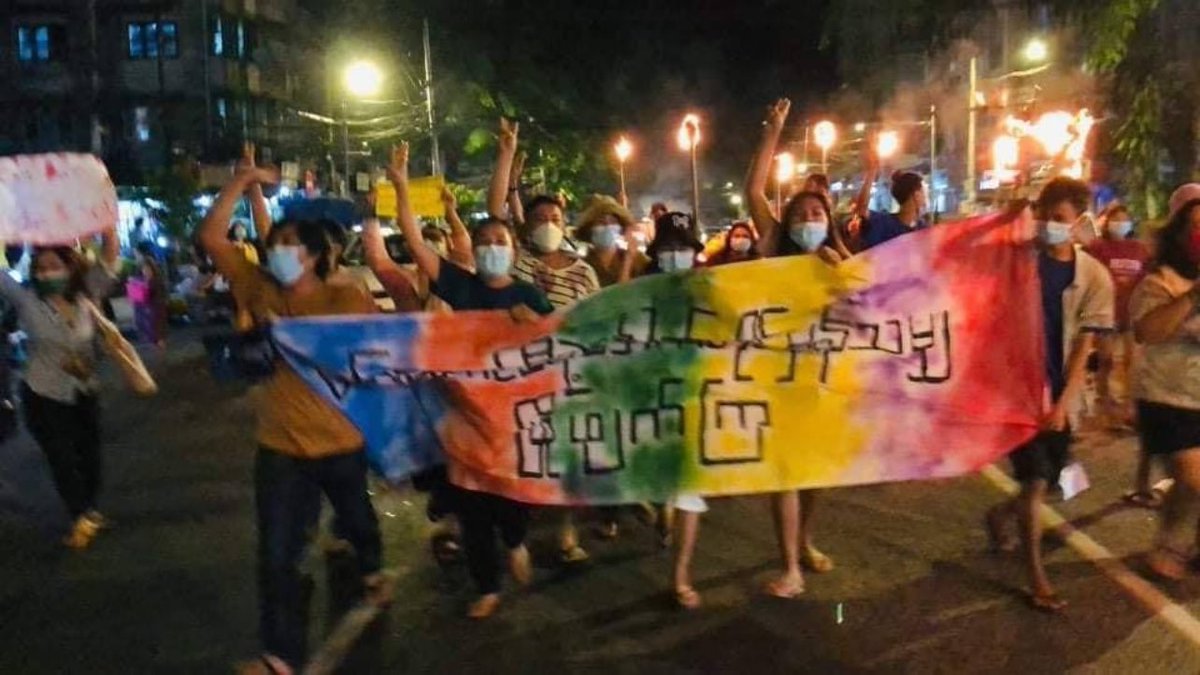 #Oct24Coup Yangon

“DEMOLISH THE PILLARS OF SAC”

Yangon demonstration this evening around 7pm against the military. Banner reads above message. 

#WhatHappeningInMyanmar