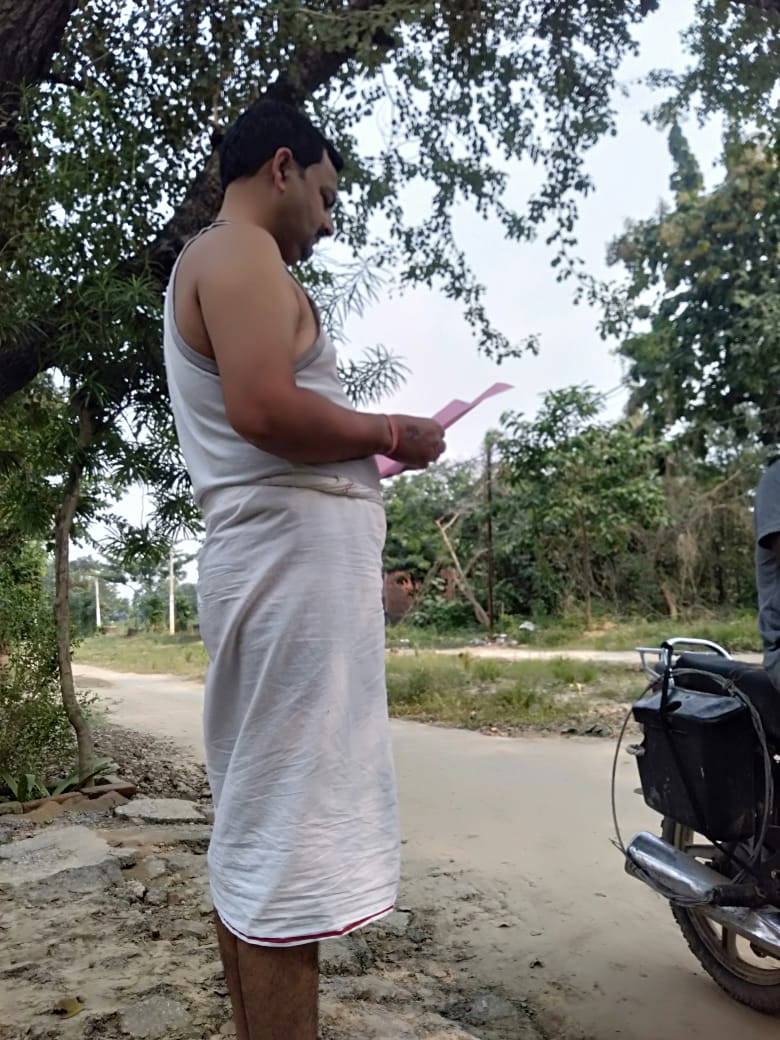2Ghazipur's tweet photo. Serving the bills to electricity consumers of Ghazipur town under EDD-2 Ghazipur with elaborating about #OTS to provide the facility of rebate in surcharge of bills @UPPCLLKO @PuVVNLHQ @vnszone @puvvnlghazipur https://t.co/mn1hCLyzqT
