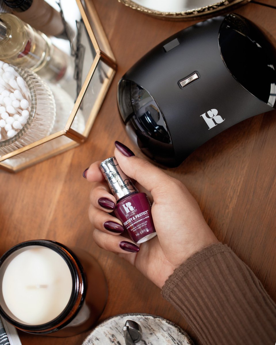 redcarpetmani's tweet photo. A little burgundy shimmer to add some sparkle to our Hard Rock collection ✨ Shade featured: Up The Volume
Shop now at https://t.co/itjXphraU8
#RCM #RCMNails #RCMBabes #nailsoftheday #HardRockxRCM #UpTheVolume #nailsoftheday #gelnails #gelpolish #gelnailpolish #nailinspo https://t.co/Do6p1o72Gf