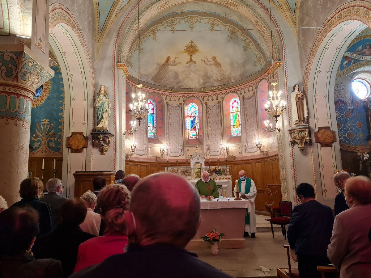 Phil_Saurel's tweet photo. L'hommage rendu à monseigneur #ClaudeAzema évêque de #Montpellier lorsqu'il fût inhumé en la cathédrale #SaintPierre à été rendu ce matin en l'église de #Vailhauquès, son village natal en présence du maire et de nombreux amis et parents.
@Midilibre https://t.co/uox3RCMQuN