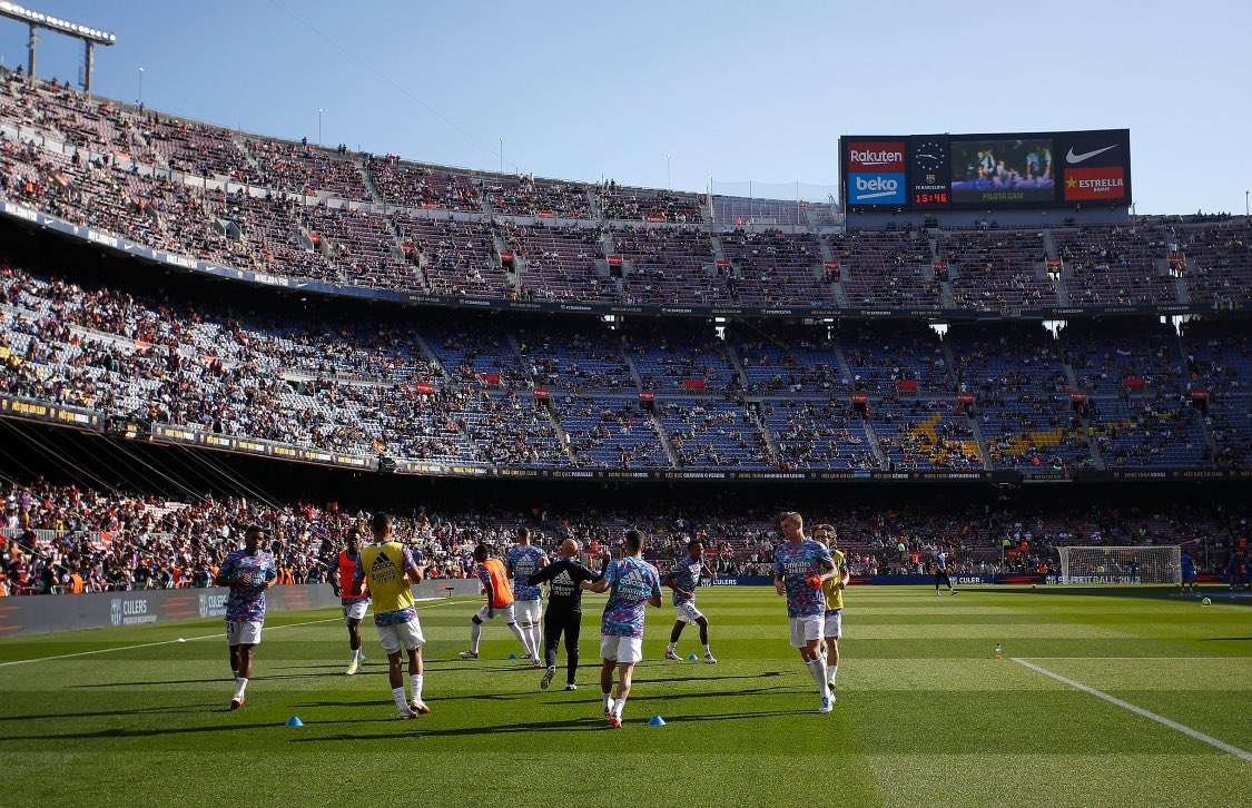 Sport live трансляция футбола. Стадион Камп ноу на Эль Классико. Эль Классико трибуны болельщики. Реал Мадрид фото из матча телевизор. Смотреть онлайн бесплатно матч ТВ 2021 Реал Барселона.