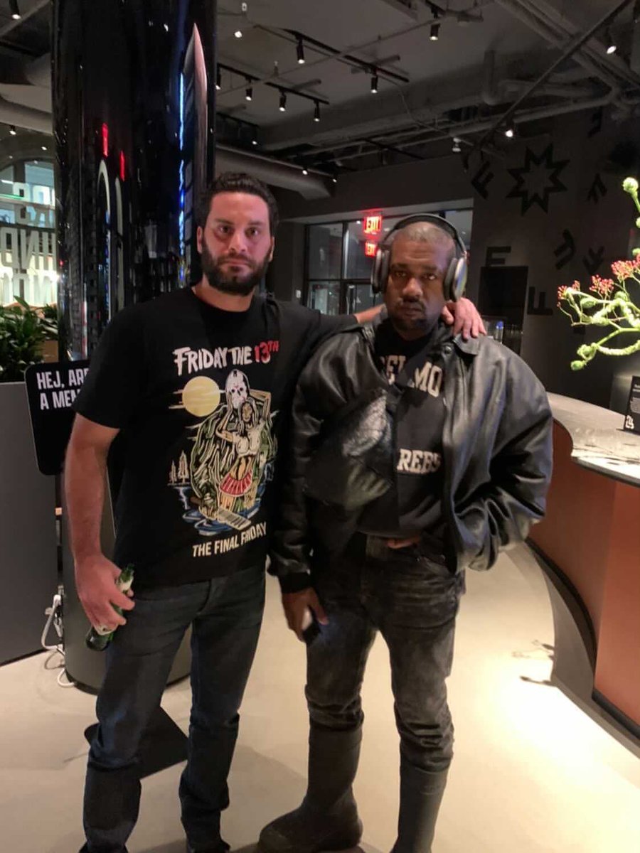 parisaintshop's tweet photo. Ye in NYC on Friday night (10.22.21) https://t.co/JMSr7B3cIk