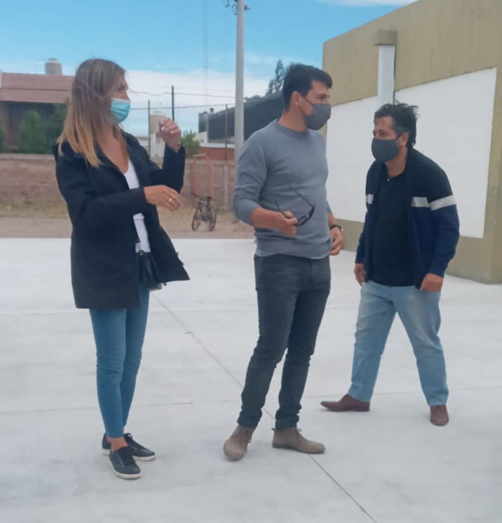 #Elecciones2021 en #Neuquén 

#AHORA: Emitió su voto el candidato <a href="/EmmanuelGuagli1/">Emmanuel Guagliardo</a>, acompañado por la 2da en la lista, @AlejandraNqnOk, y por el diputado <a href="/marianoneuquen/">Mariano Mansilla</a>.