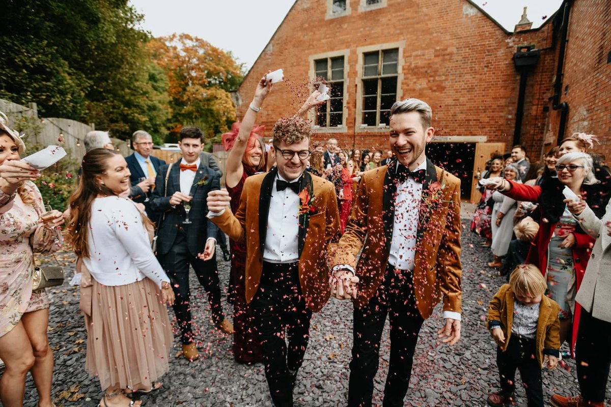 What an amazing day for a wedding! Matthew and James looked great in their matching suits and Thoresby Park was a stunning venue. Love my job ❤️ #thoresbyparkweddings #HudsonsHitched #nottinghamshireweddings #weddingphotographer